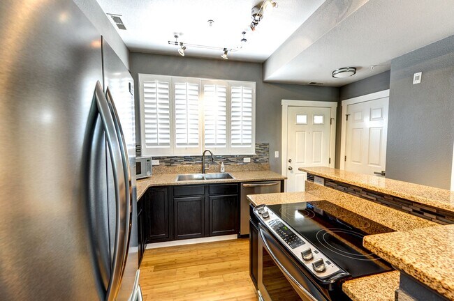 Building Photo - Modern 2-Bedroom Condo in LoHi