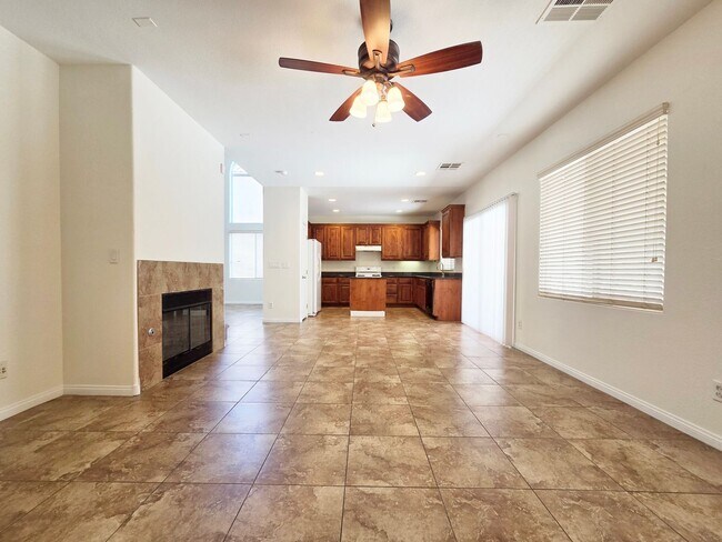 Building Photo - Spacious 4 Bed Home with Loft & 3-Car Garage