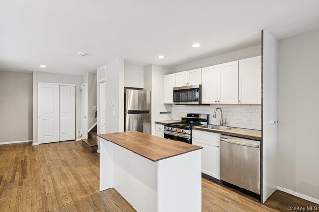 Building Photo - 60 Marwood Rd N