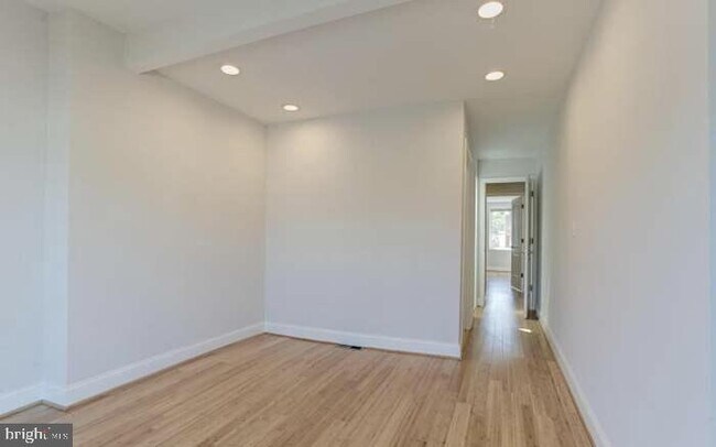 Building Photo - 802 Mangold St