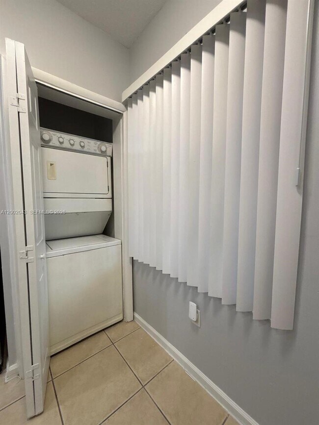 Building Photo - 2741 SW 83rd Ave