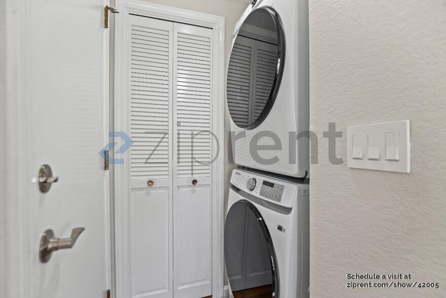 Building Photo - 871 Praderia Cir