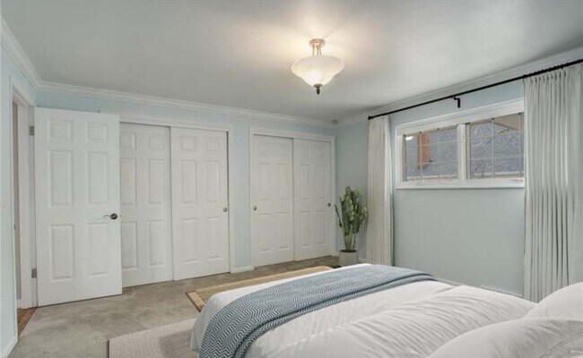 Building Photo - West Highlands 4-bedroom 2-bathroom