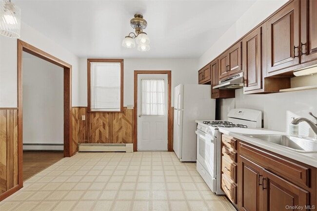 Building Photo - 95 King St