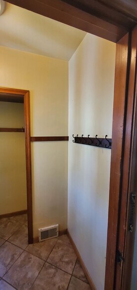 Mudroom - 2923 Arthur St NE
