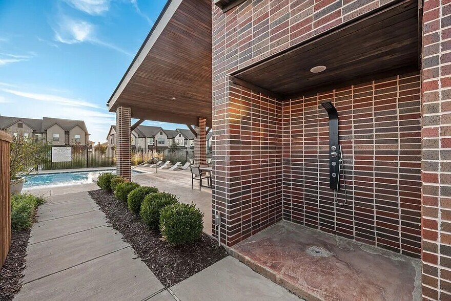 Building Photo - 2610 La Cala Dr