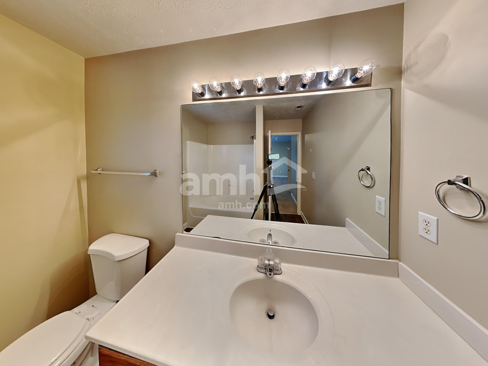 Building Photo - 533 Scotts Creek Trl