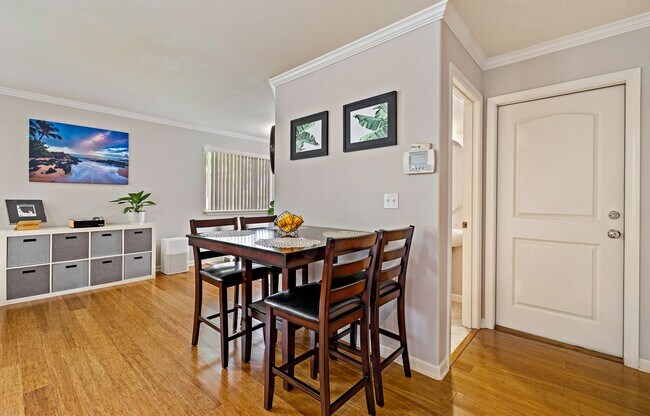 Building Photo - Unfurnished Townhome with Garage, 3 bedroo...