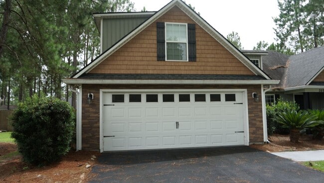 Primary Photo - 4 bedroom in Crestwood-convenient location