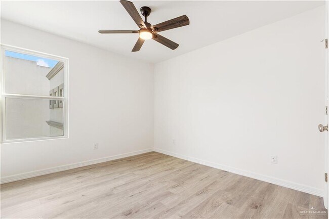 Building Photo - 2312 Corales St