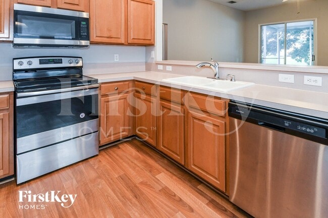 Building Photo - 848 MacKenzie Cir