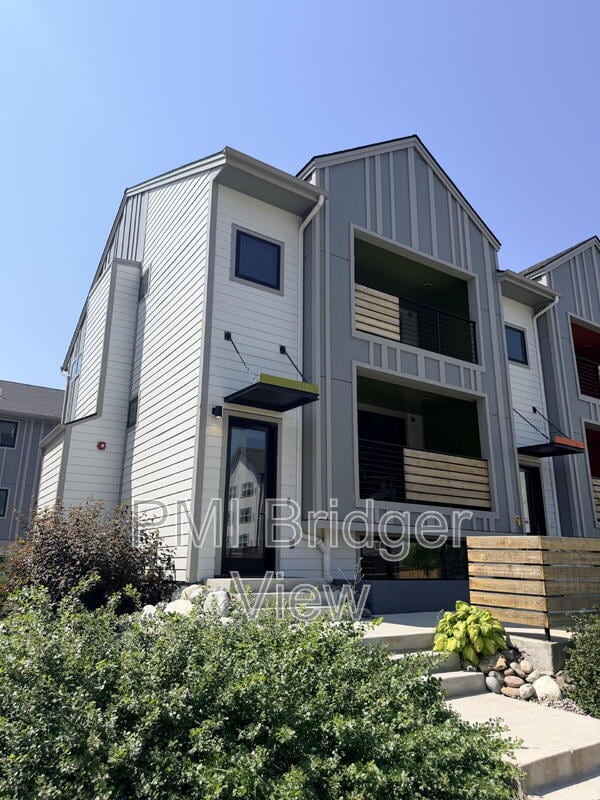 Building Photo - 315 W Peach St