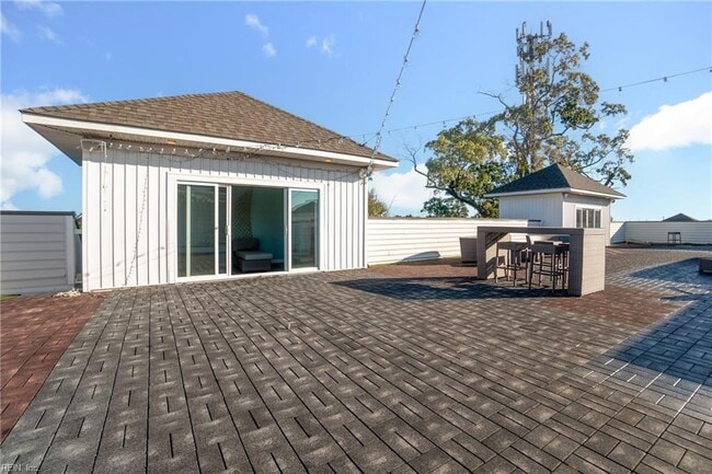 Building Photo - 7922 Shore Dr