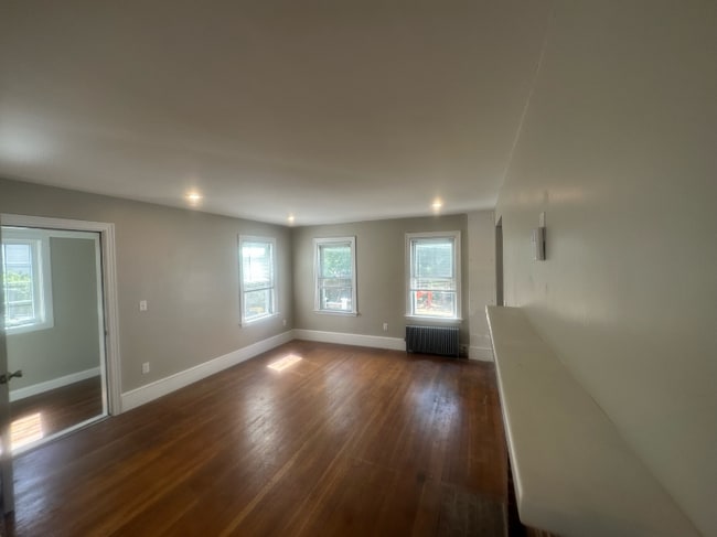 Building Photo - 550 Maple Ave