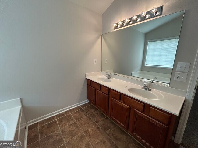 Building Photo - 6533 Silk Tree Pointe