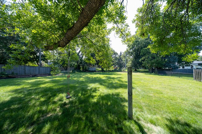 Building Photo - 6624 Southcrest Dr