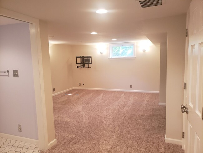 Building Photo - Charming Irvington Home with 3 Levels of L...