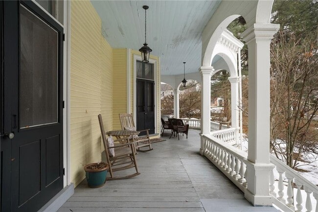 Building Photo - 45 Ayrault St