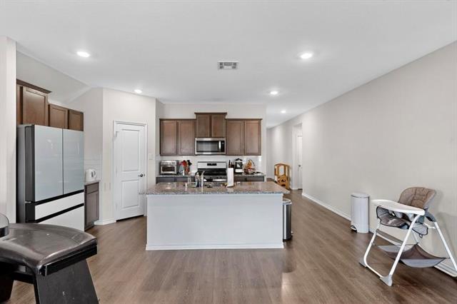 Building Photo - 504 Willow View Way