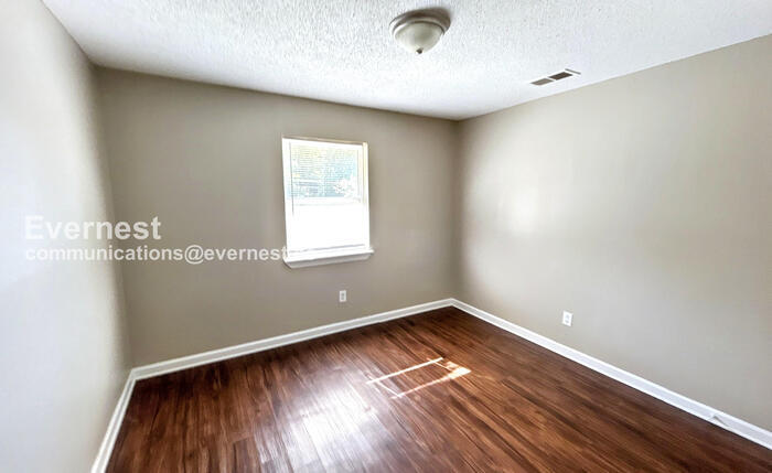 Building Photo - 1850 17th Ct N