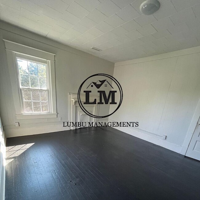Building Photo - 119 N Fisher St