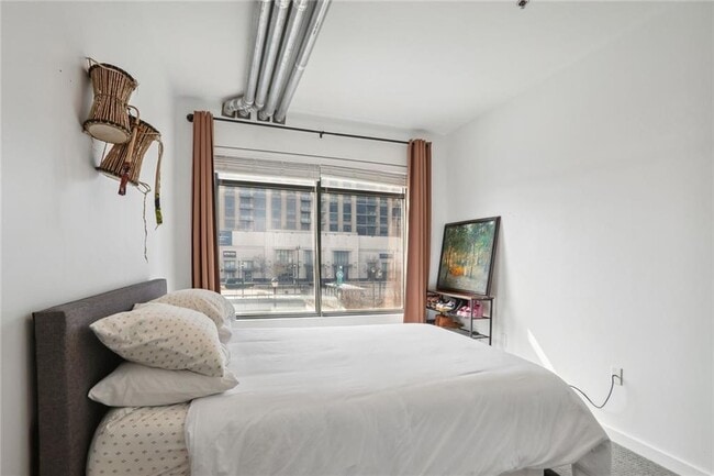 Building Photo - 70-73 500