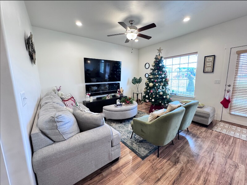 Building Photo - 7571 N Cottage Ln