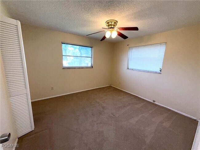 Building Photo - 25 Castlebar Cir