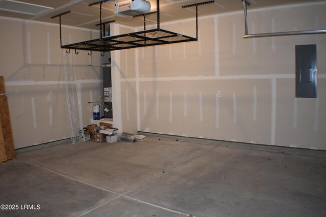 Building Photo - 15 Chauga St