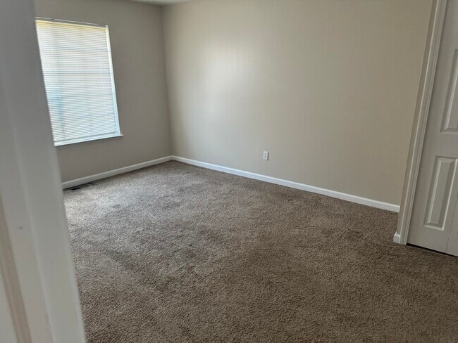 Building Photo - 30244 Southfield Rd