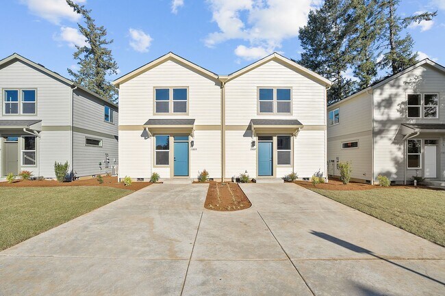 Building Photo - New Build 3 Bed, 1.5 Bath Rental Home in Centennial neighborhood!