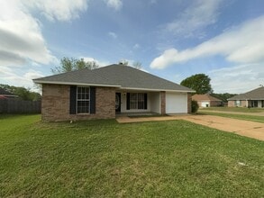 Building Photo - 1905 Christine Dr