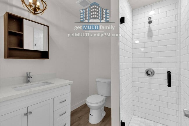 Building Photo - 325 N 17th Dr