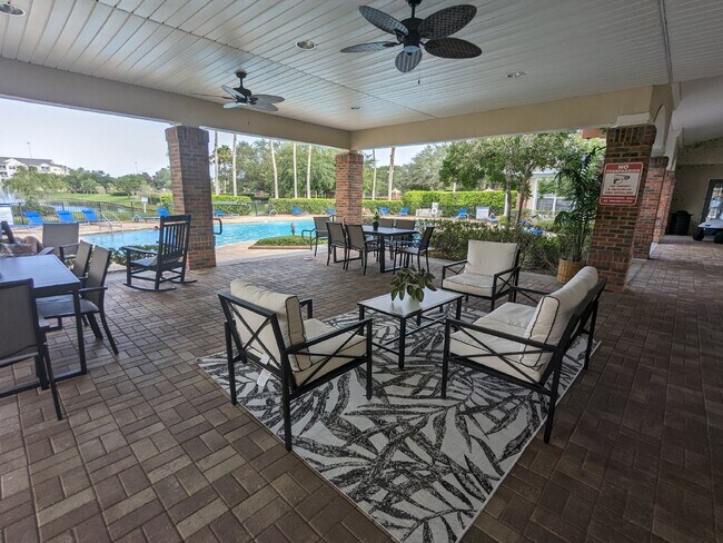 Building Photo - Beautiful Move-In Ready 3/2 Condo near Town Center & UNF