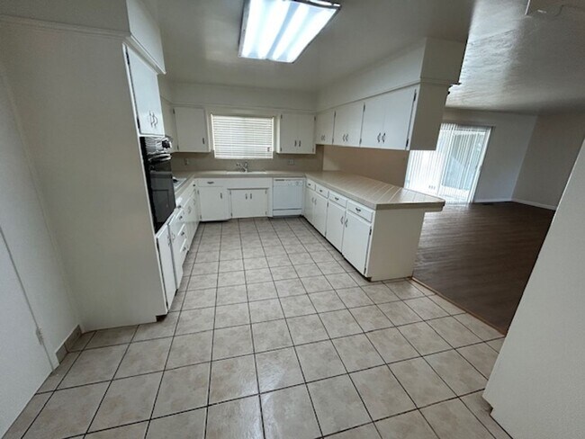 Building Photo - 1331 S Chatham St