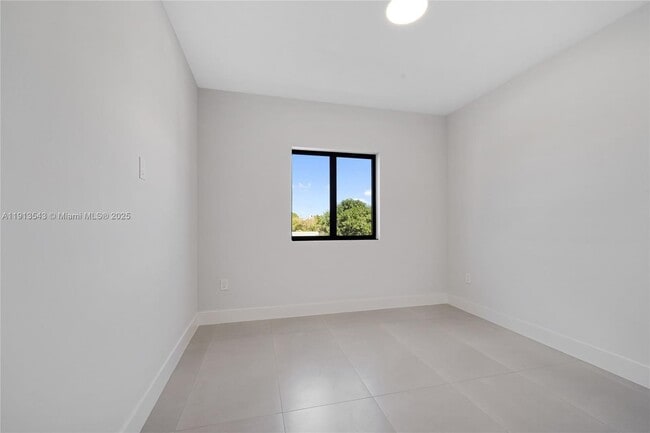 Building Photo - 4313 E 8th Ct