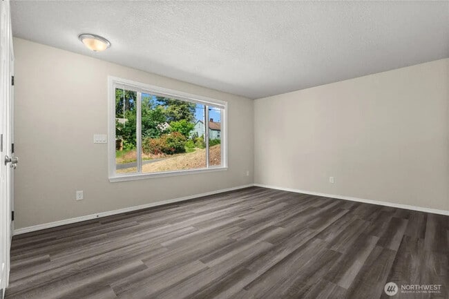 Building Photo - 502 Tullis St NE