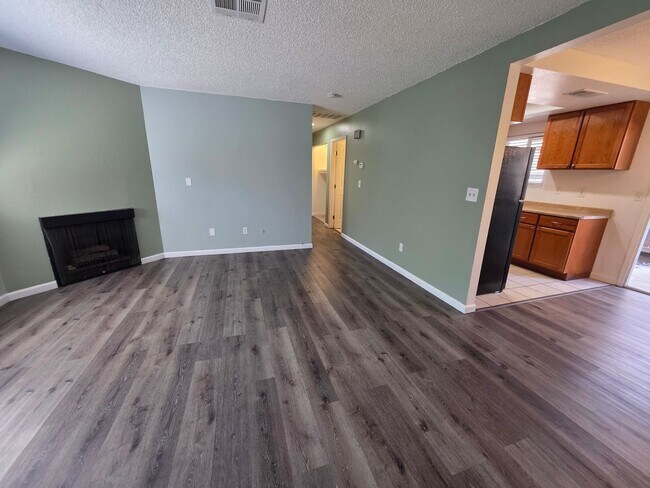 Building Photo - Gareth Ln - Triplex