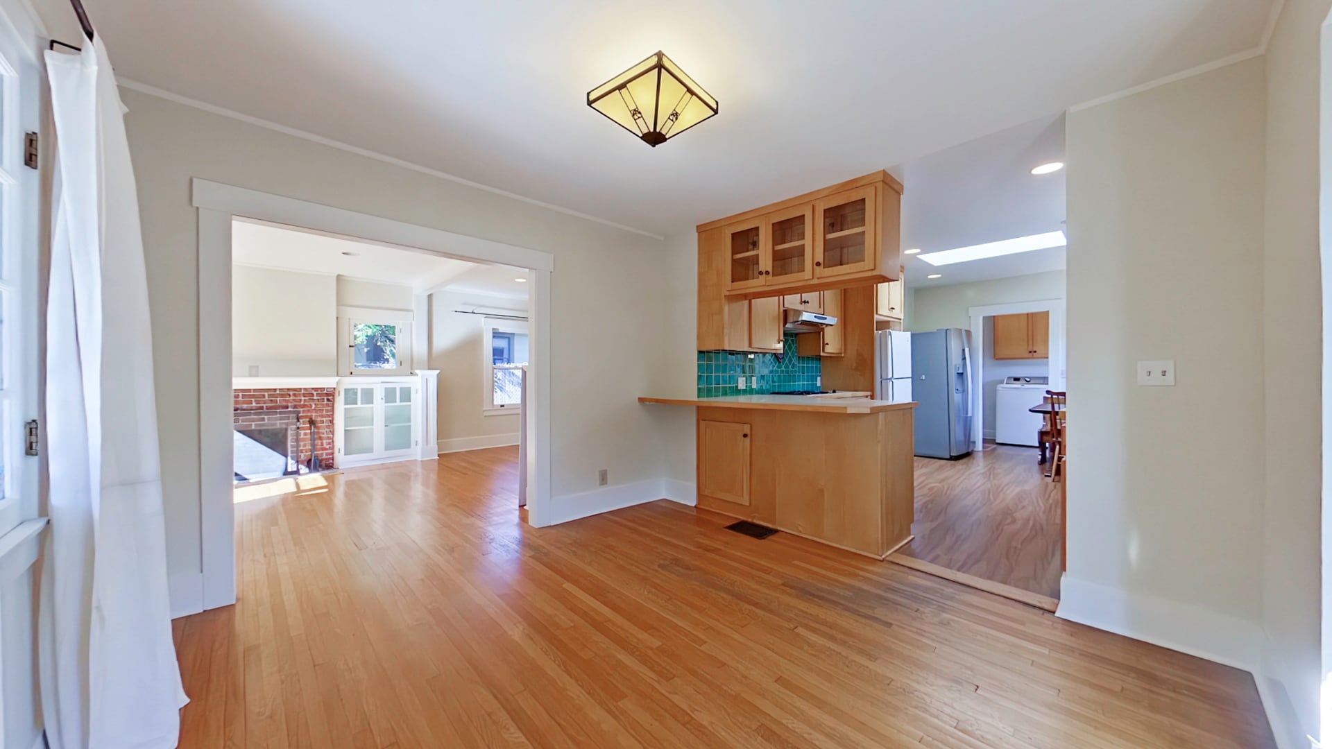 Building Photo - 1915 Las Lunas St