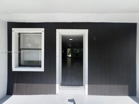 Building Photo - 4548 SW 33rd Ave