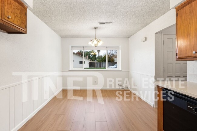 Building Photo - 2 Cinder Ct