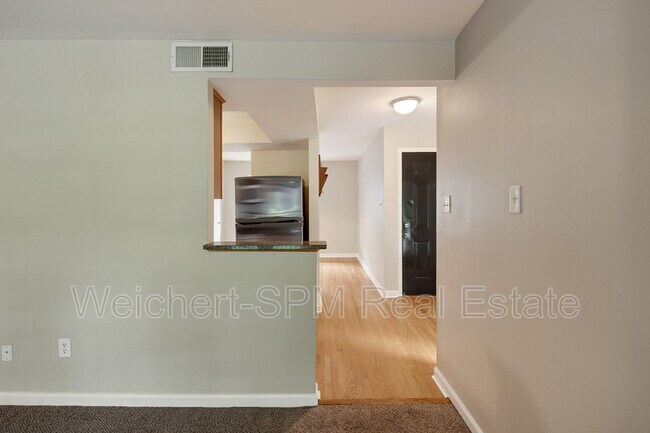 Building Photo - 1843 Fernspring Cove