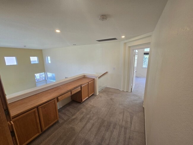 Building Photo - 4 Bedroom House in Penasquitos - 1 Bedroom/Bathroom Downstairs