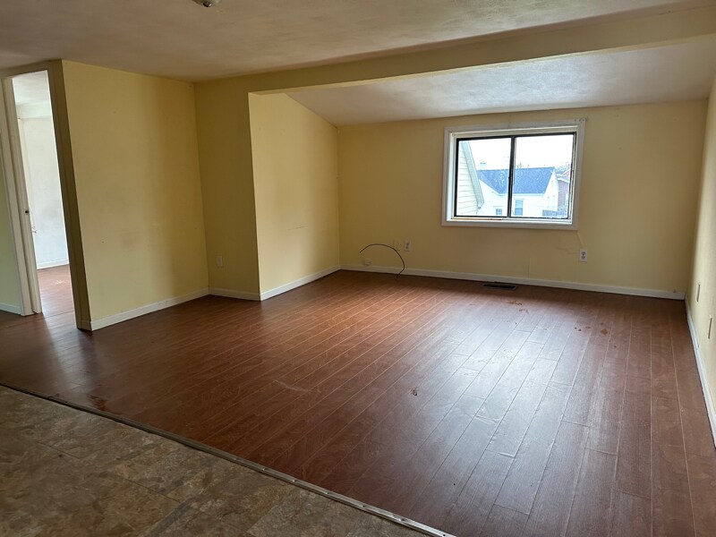 Building Photo - 623 E Lake Ave