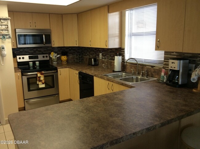 Building Photo - 1571 S Atlantic Ave