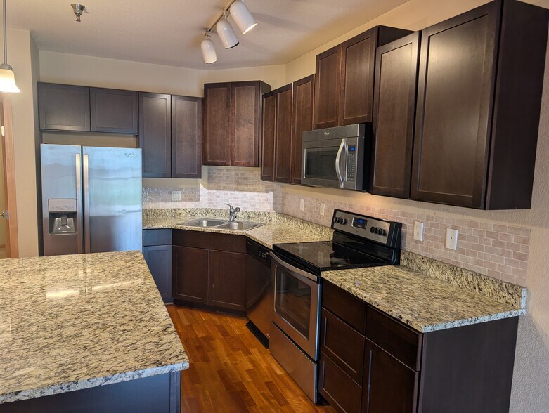 Updated luxury kitchen with newer appliances - 1155 Ford Road