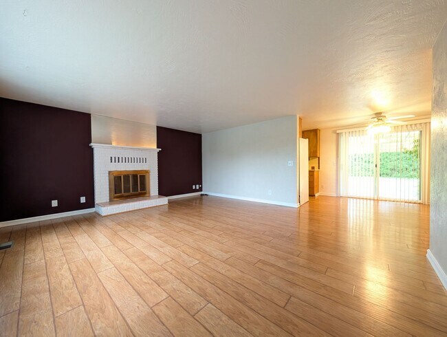 Building Photo - 3-Bedroom, 1-Bath Home Near River Road In ...
