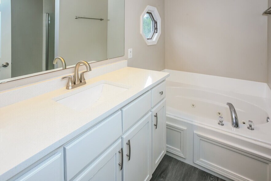 Building Photo - 16722 Maraschino Dr