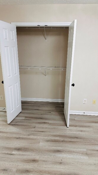 Building Photo - 5961 Grovegate Ln