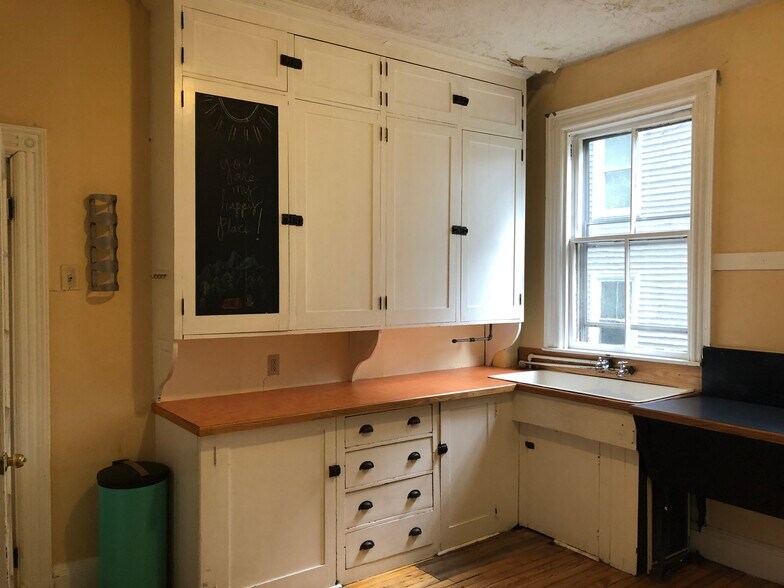vintage kitchen cabinets - 20 Grant St